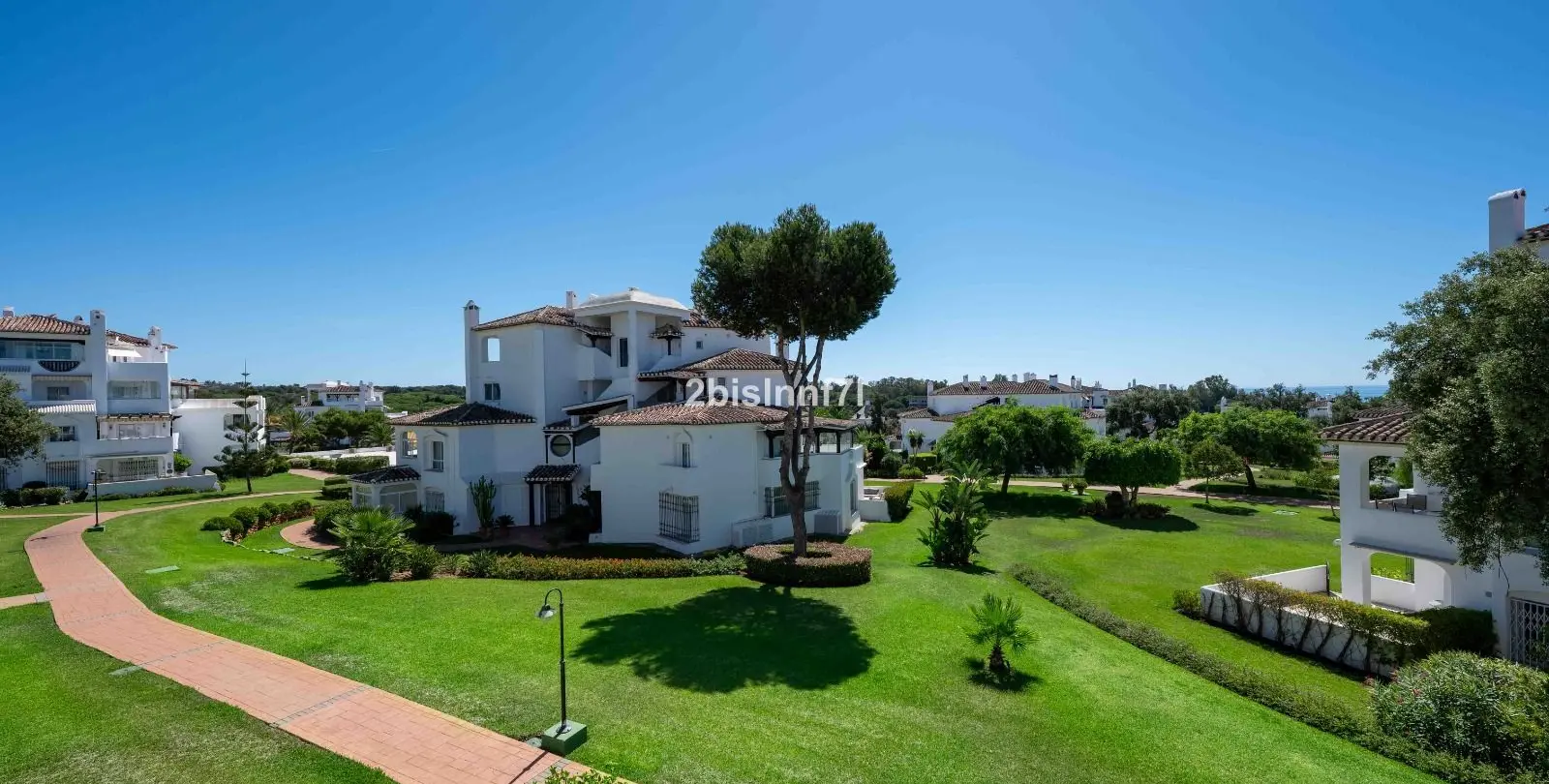Venta de apartamento en planta media en Elviria 37