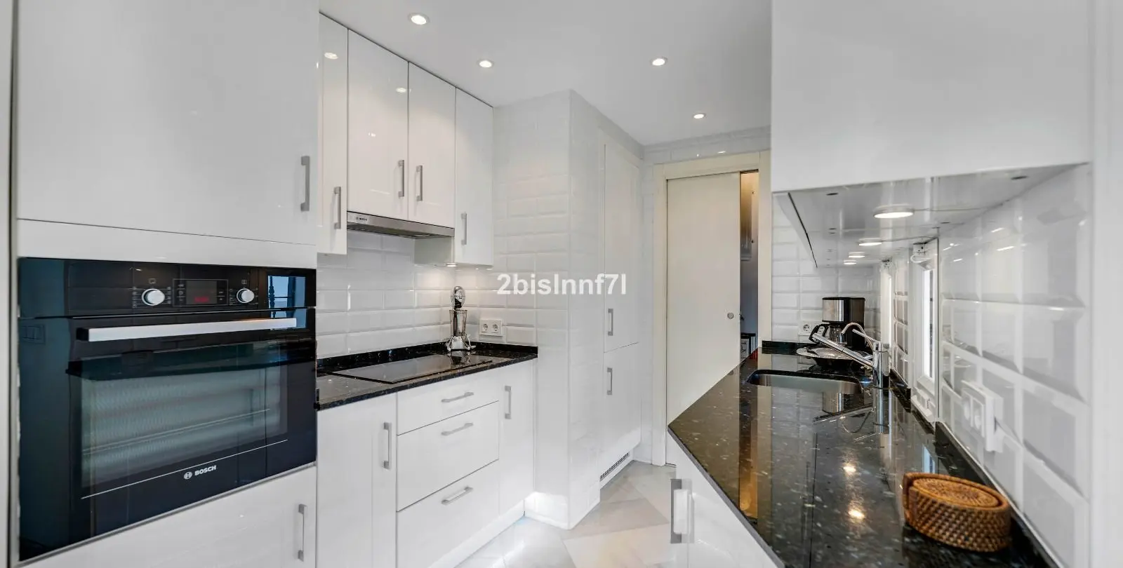 Venta de apartamento en planta media en Elviria 40