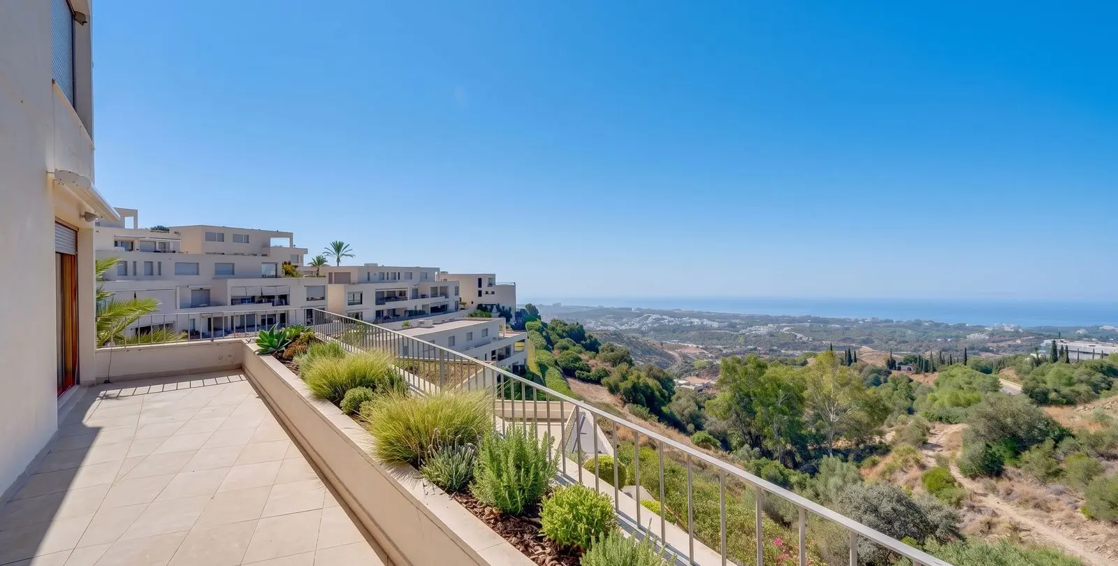 Venta de apartamento en planta baja en Altos de los Monteros 1