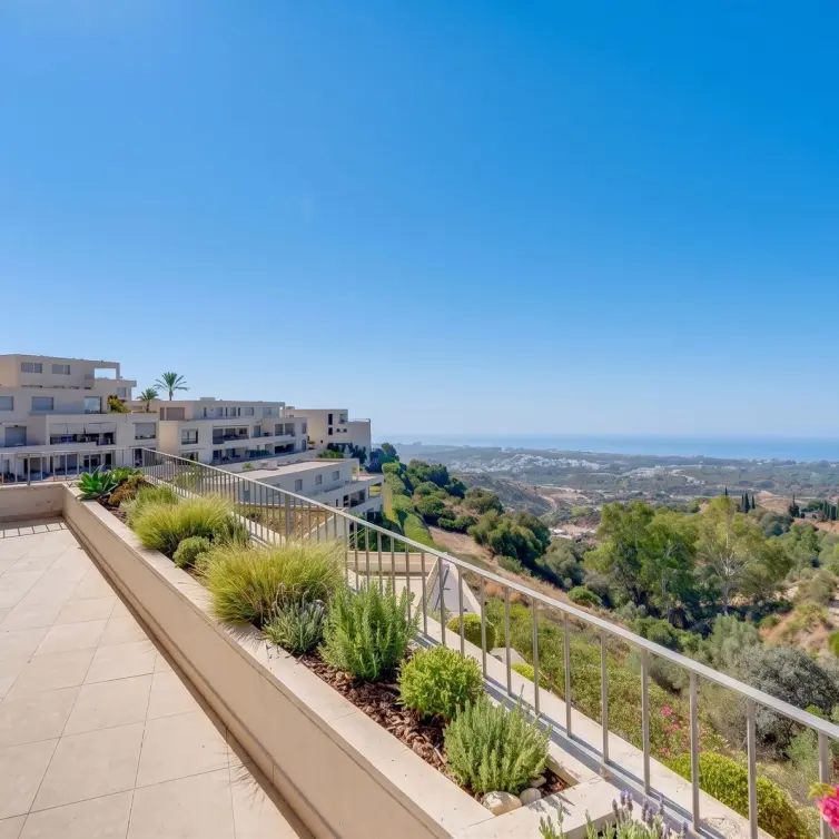 Venta de apartamento en planta baja en Altos de los Monteros