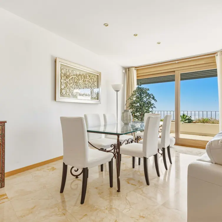 Venta de apartamento en planta baja en Altos de los Monteros