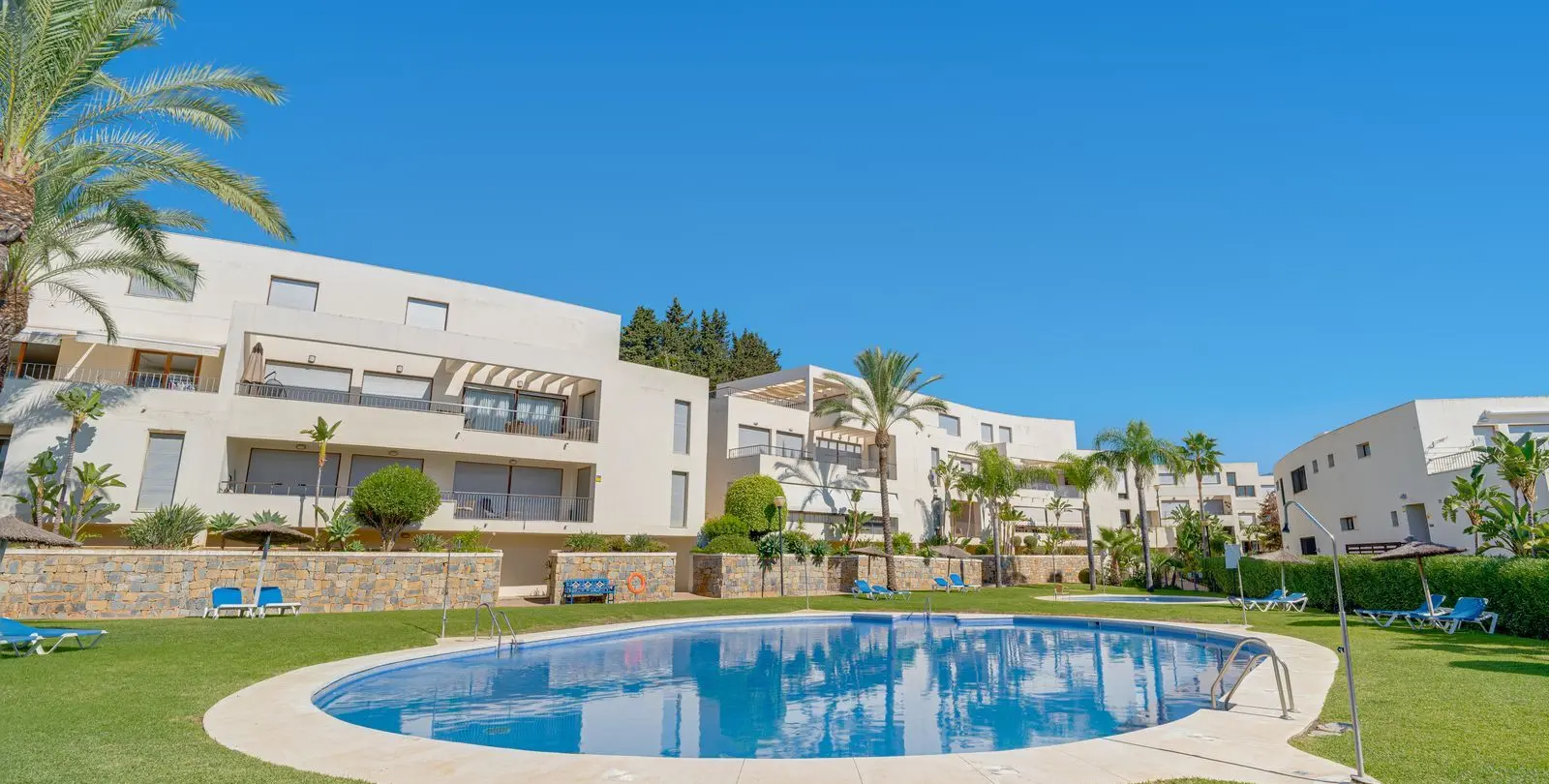 Venta de apartamento en planta baja en Altos de los Monteros 4