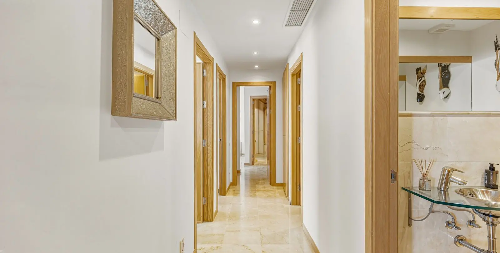 Venta de apartamento en planta baja en Altos de los Monteros 6