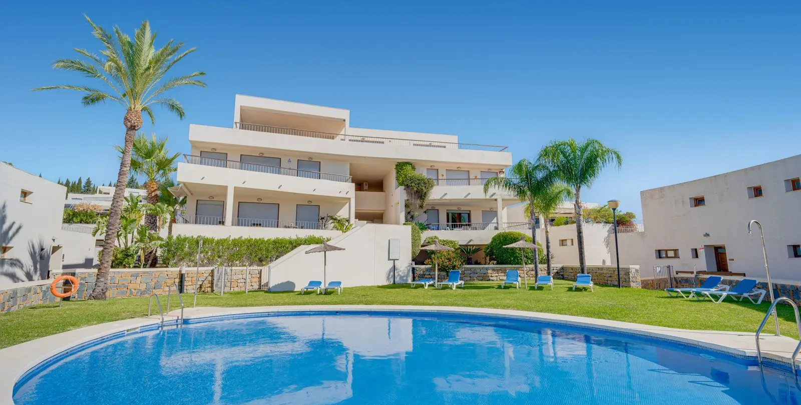 Venta de apartamento en planta baja en Altos de los Monteros 10