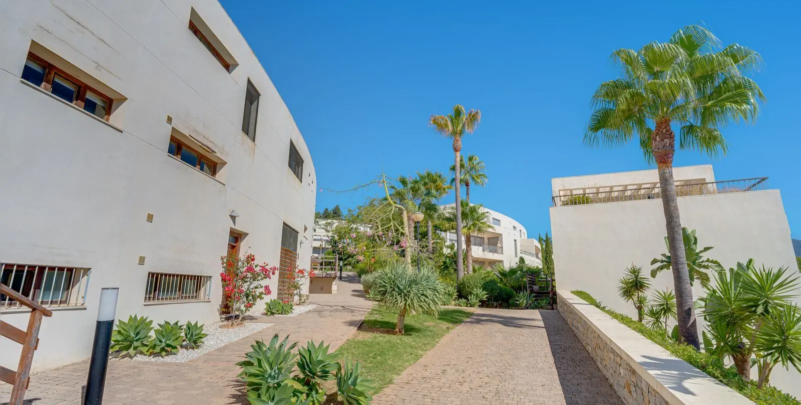 Venta de apartamento en planta baja en Altos de los Monteros 11