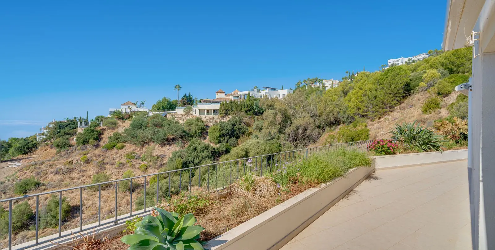 Venta de apartamento en planta baja en Altos de los Monteros 16