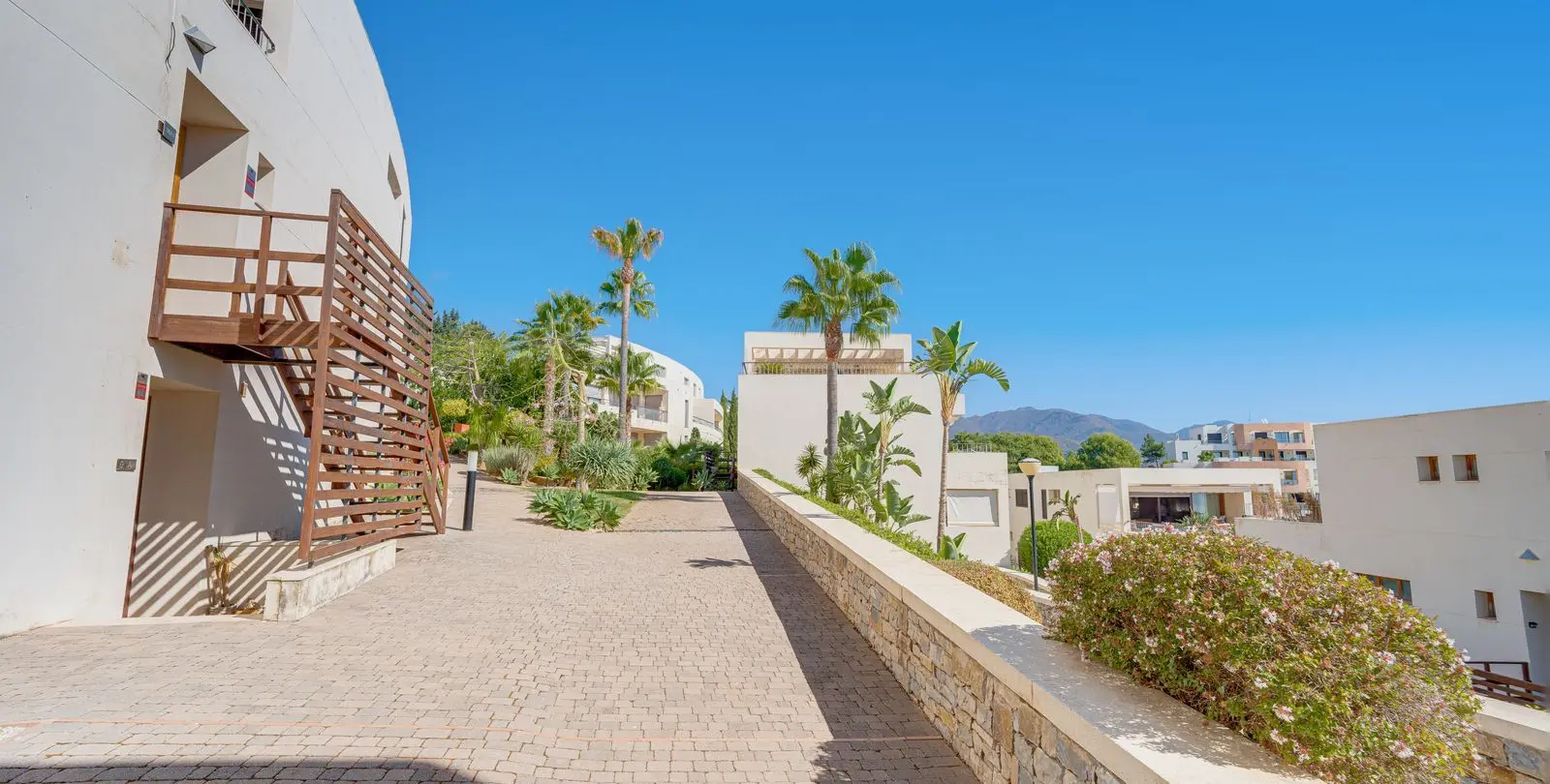 Venta de apartamento en planta baja en Altos de los Monteros 18