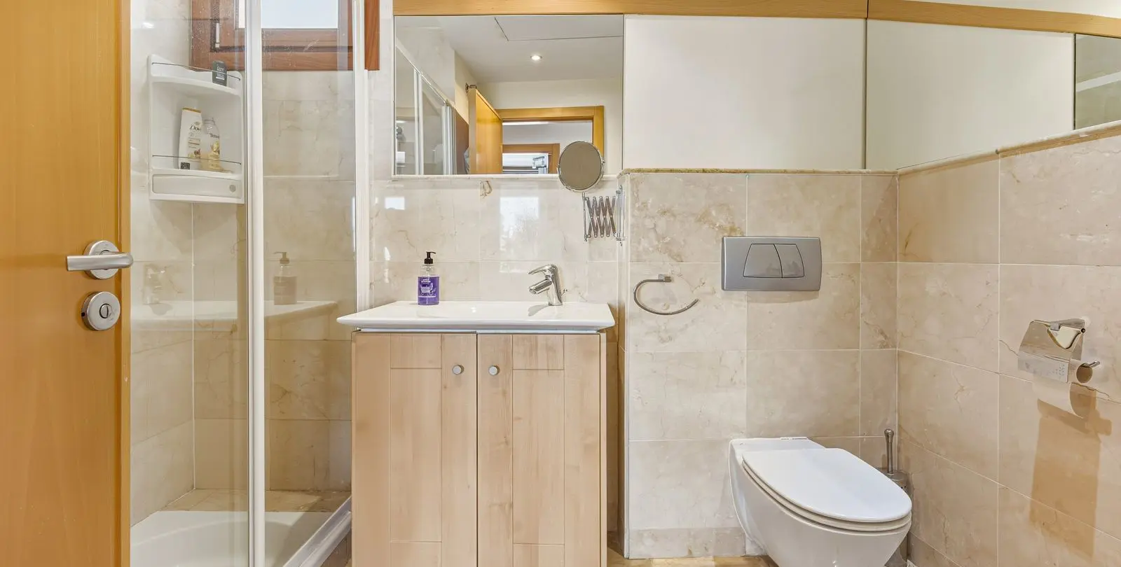 Venta de apartamento en planta baja en Altos de los Monteros 19