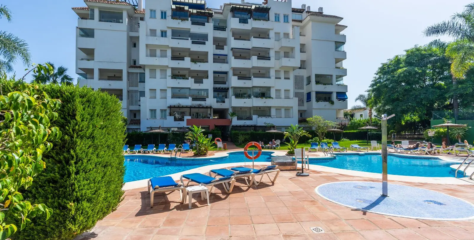 Venta de apartamento en planta baja en Puerto Banús 1