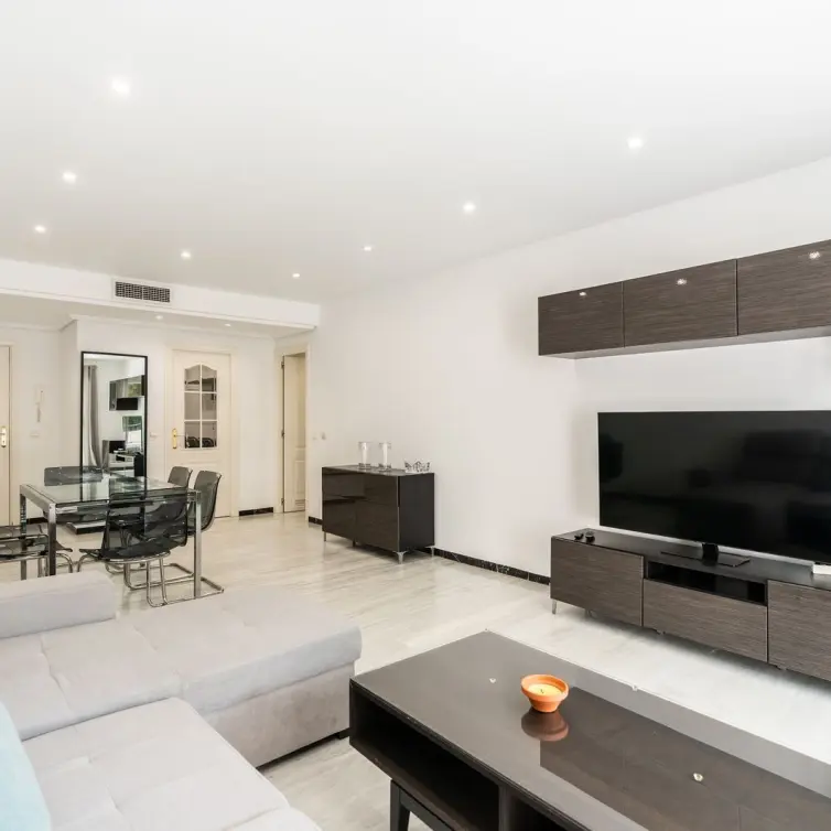 Venta de apartamento en planta baja en Puerto Banús