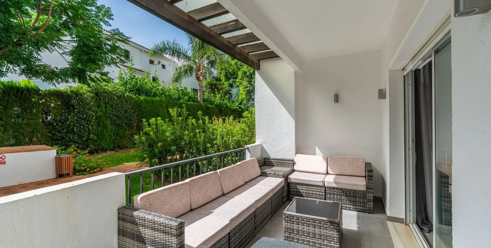 Venta de apartamento en planta baja en Puerto Banús 3