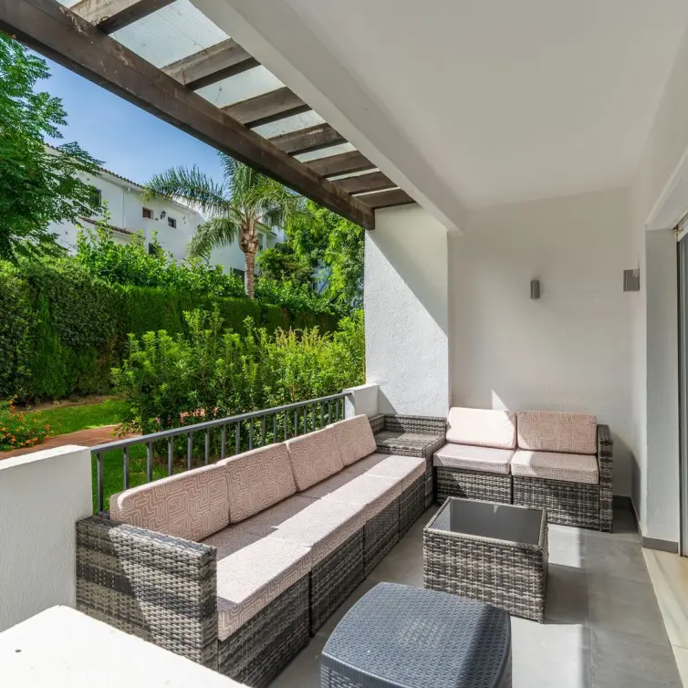 Venta de apartamento en planta baja en Puerto Banús