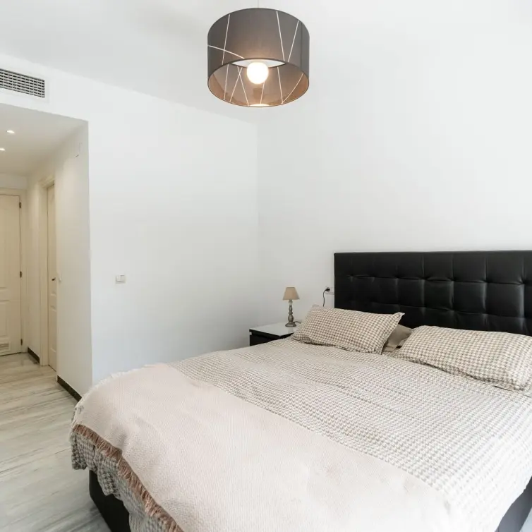 Venta de apartamento en planta baja en Puerto Banús
