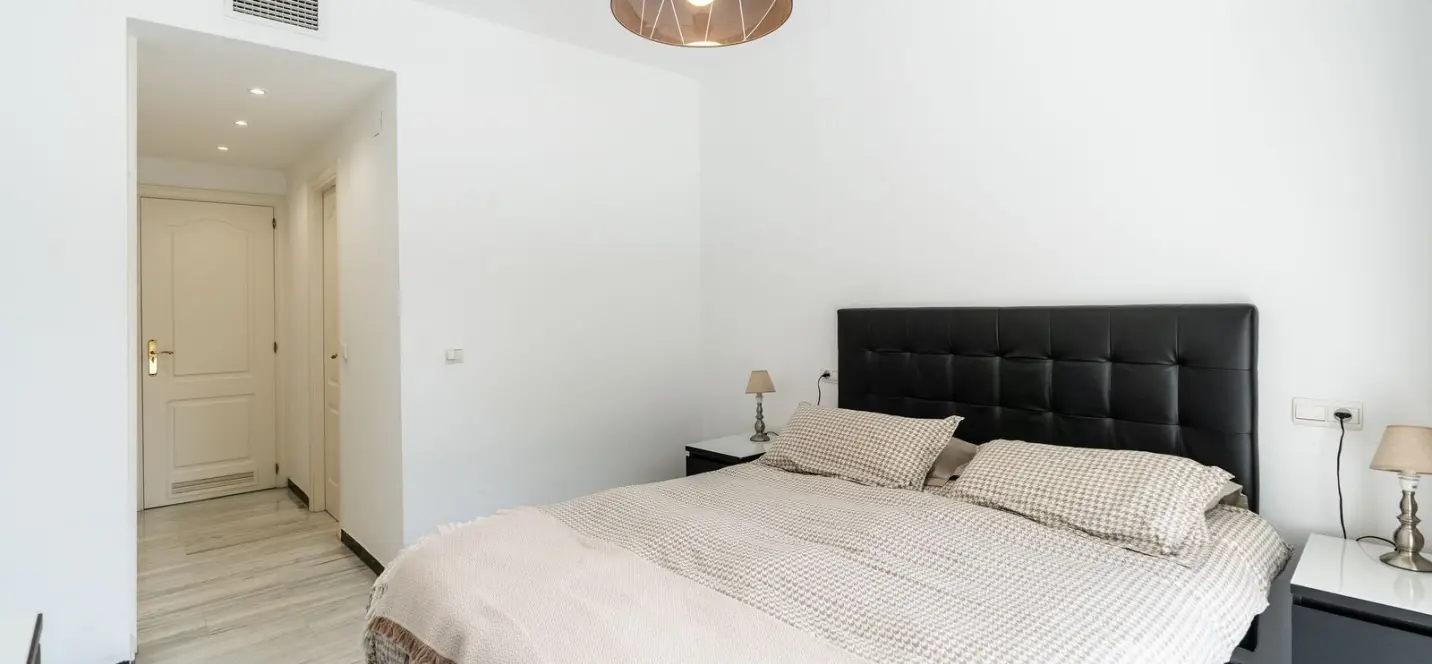 Venta de apartamento en planta baja en Puerto Banús 3