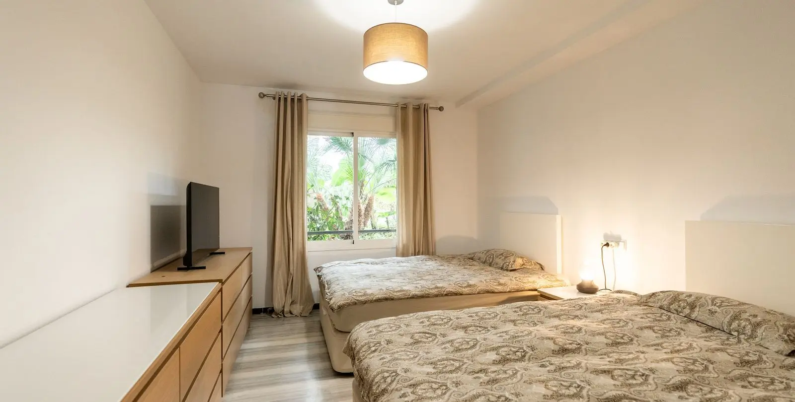 Venta de apartamento en planta baja en Puerto Banús 6