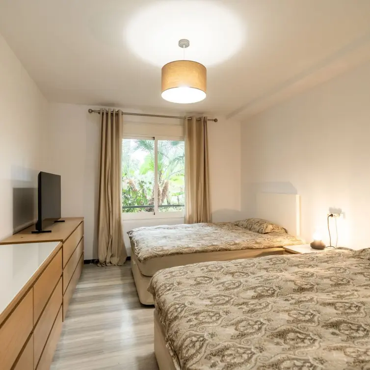 Venta de apartamento en planta baja en Puerto Banús