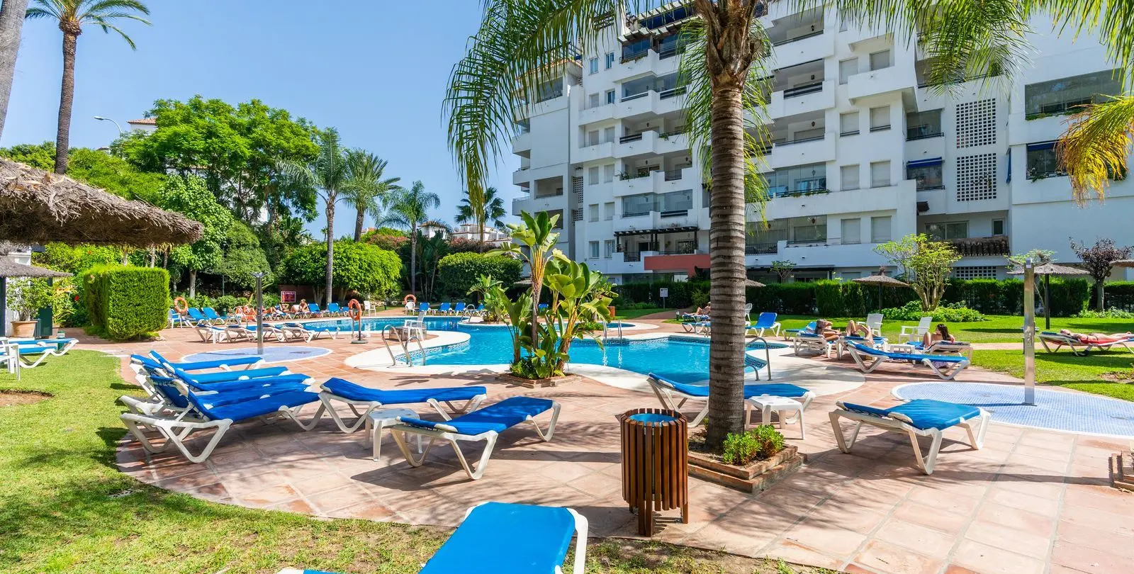 Venta de apartamento en planta baja en Puerto Banús 11