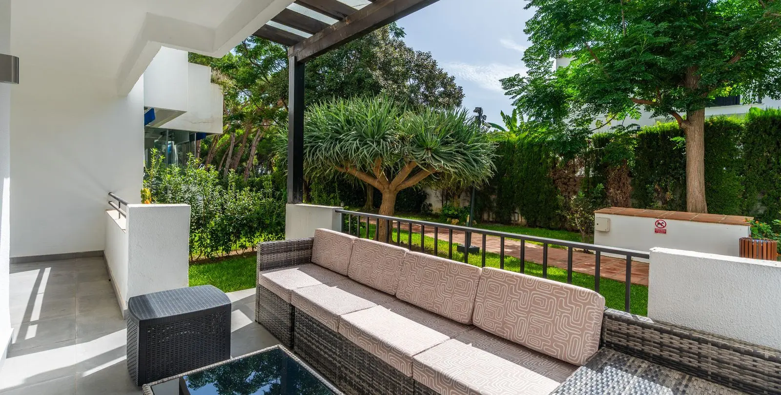 Venta de apartamento en planta baja en Puerto Banús 14