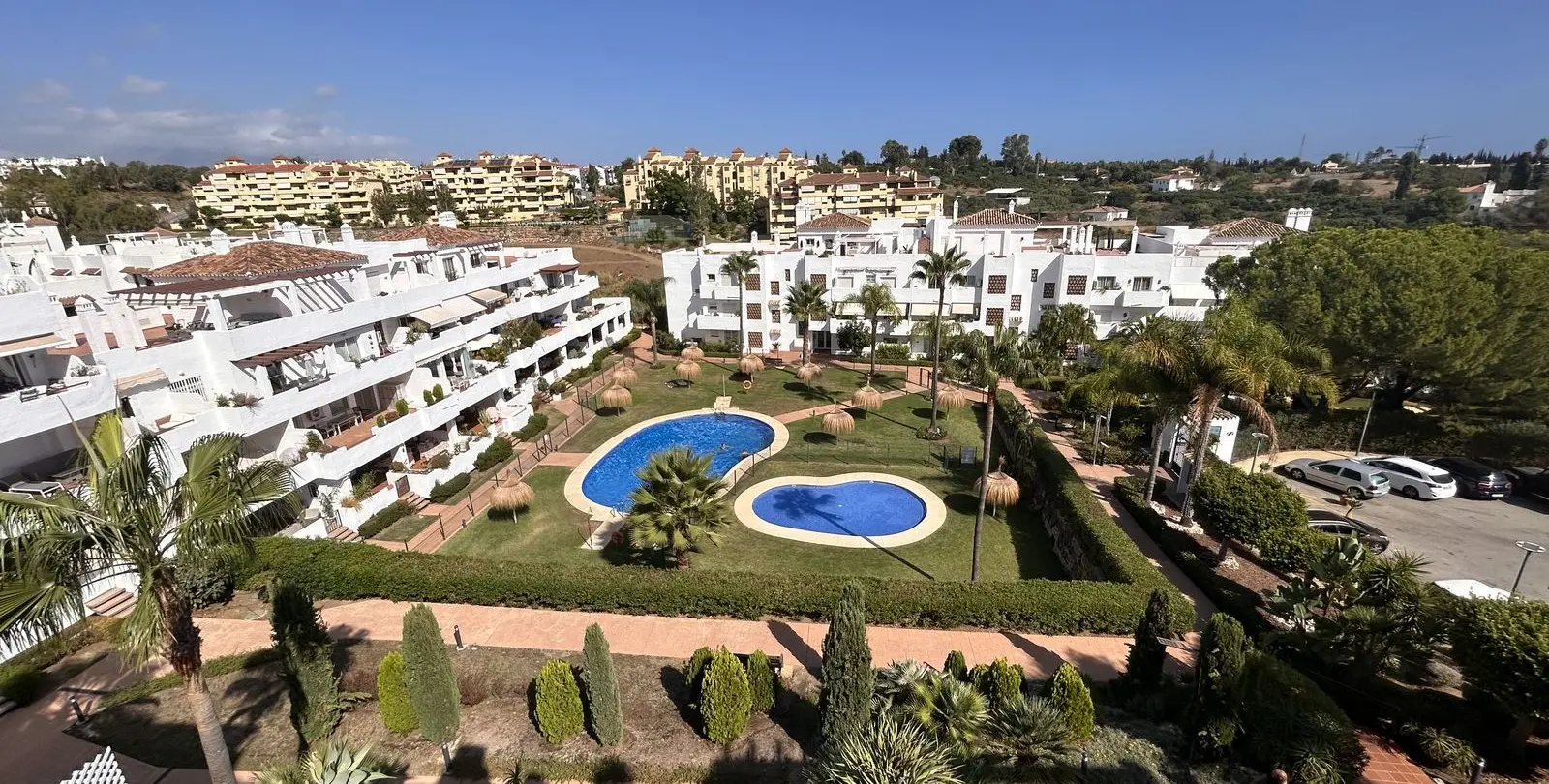 Venta de ático dúplex en Estepona 1