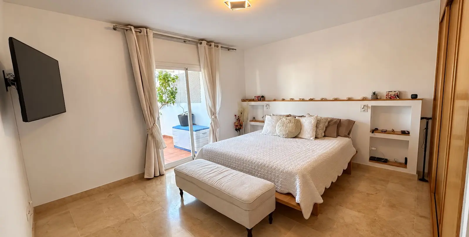 Venta de ático dúplex en Estepona 22