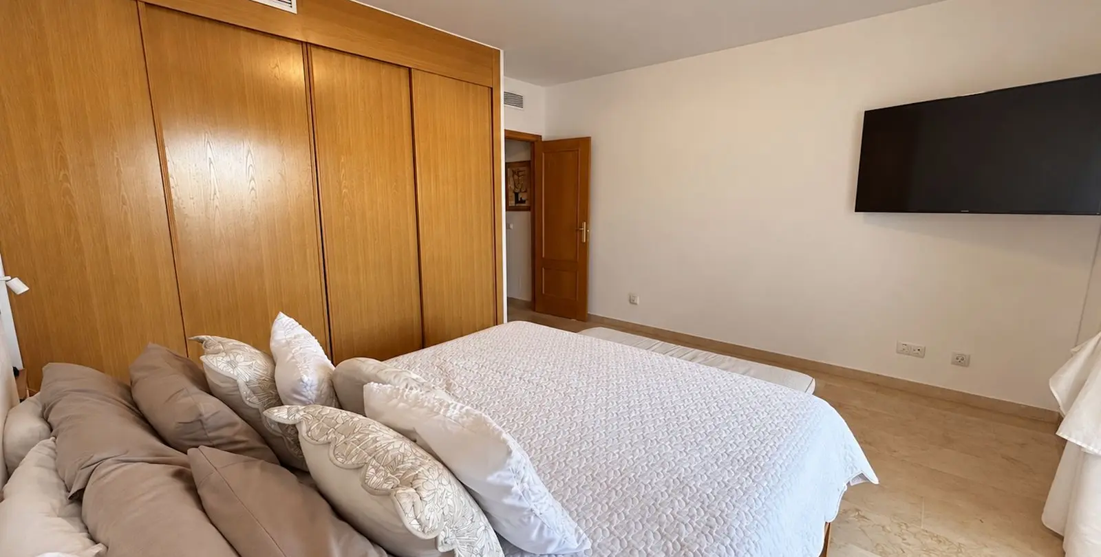 Venta de ático dúplex en Estepona 23