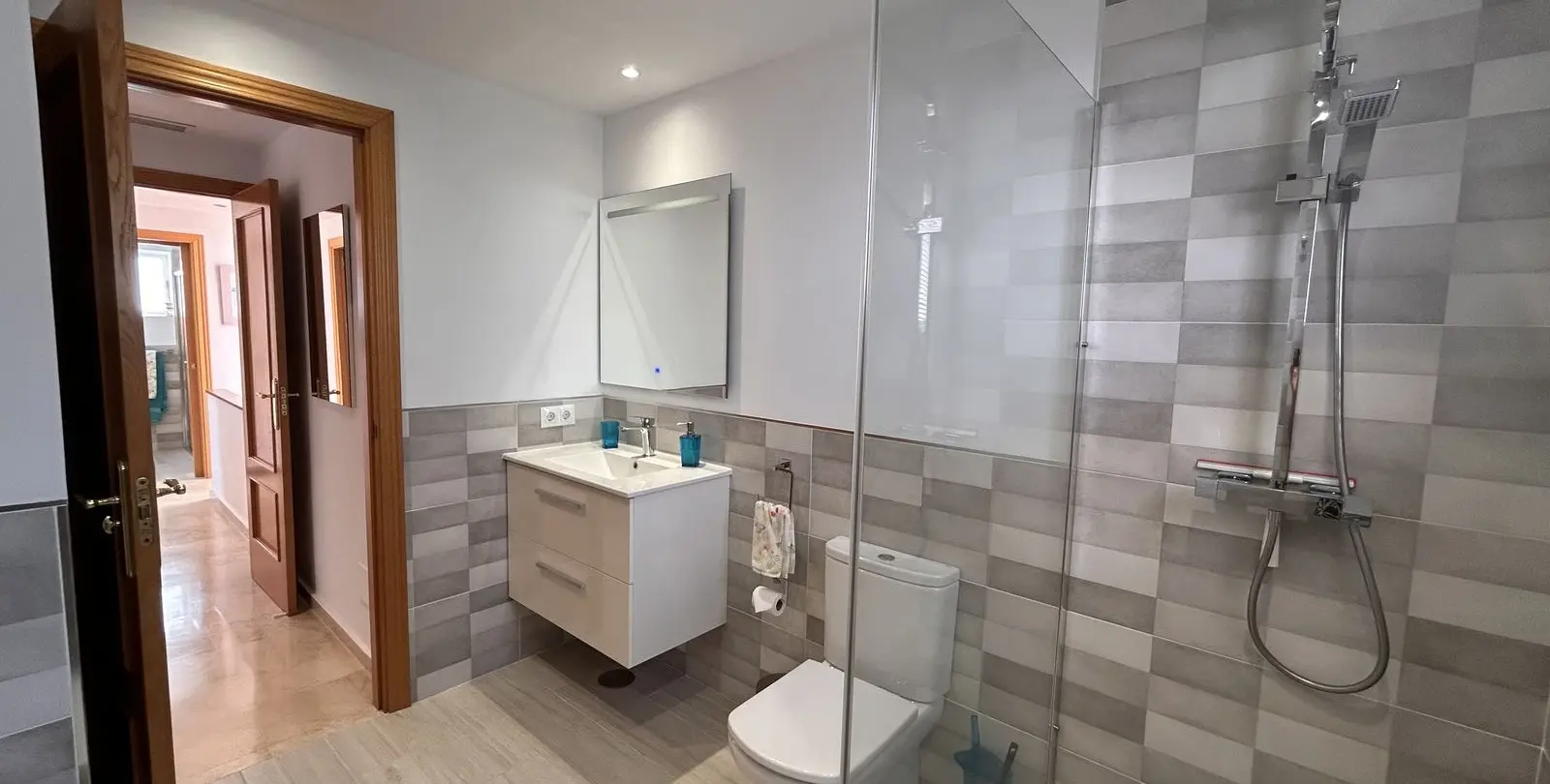 Venta de ático dúplex en Estepona 32