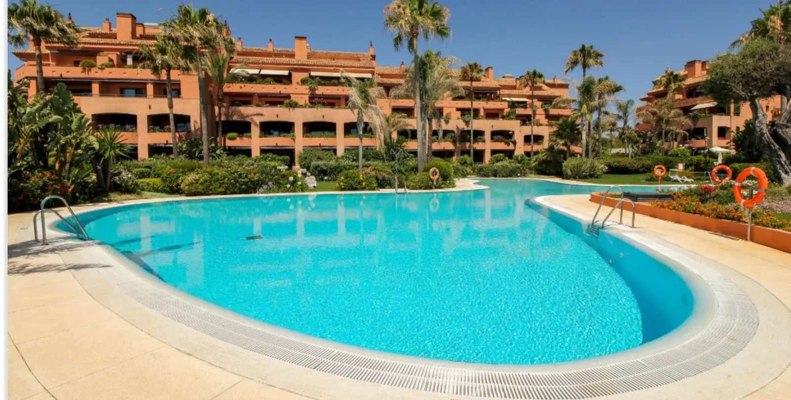 Alquiler a corto plazo de apartamento en planta media en Puerto Banús 1