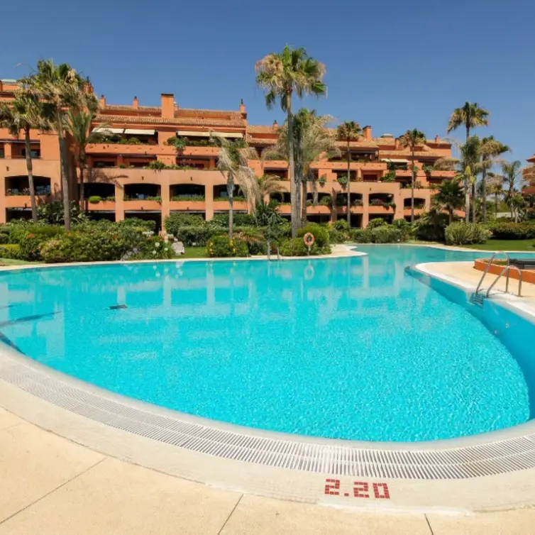 Short-term rent of middle floor apartment in Puerto Banús
