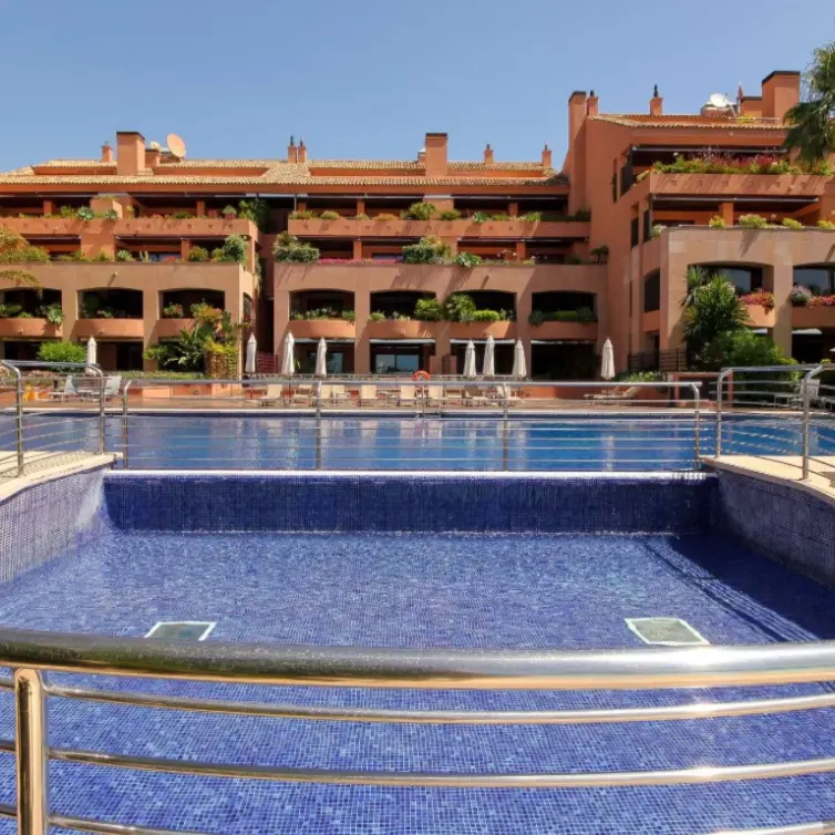 Short-term rent of middle floor apartment in Puerto Banús