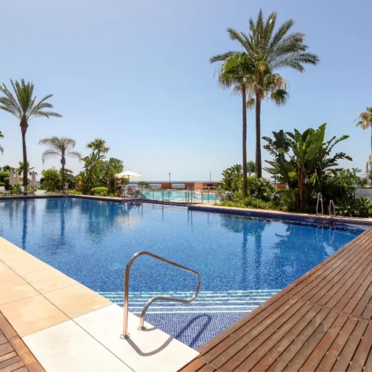 Short-term rent of middle floor apartment in Puerto Banús