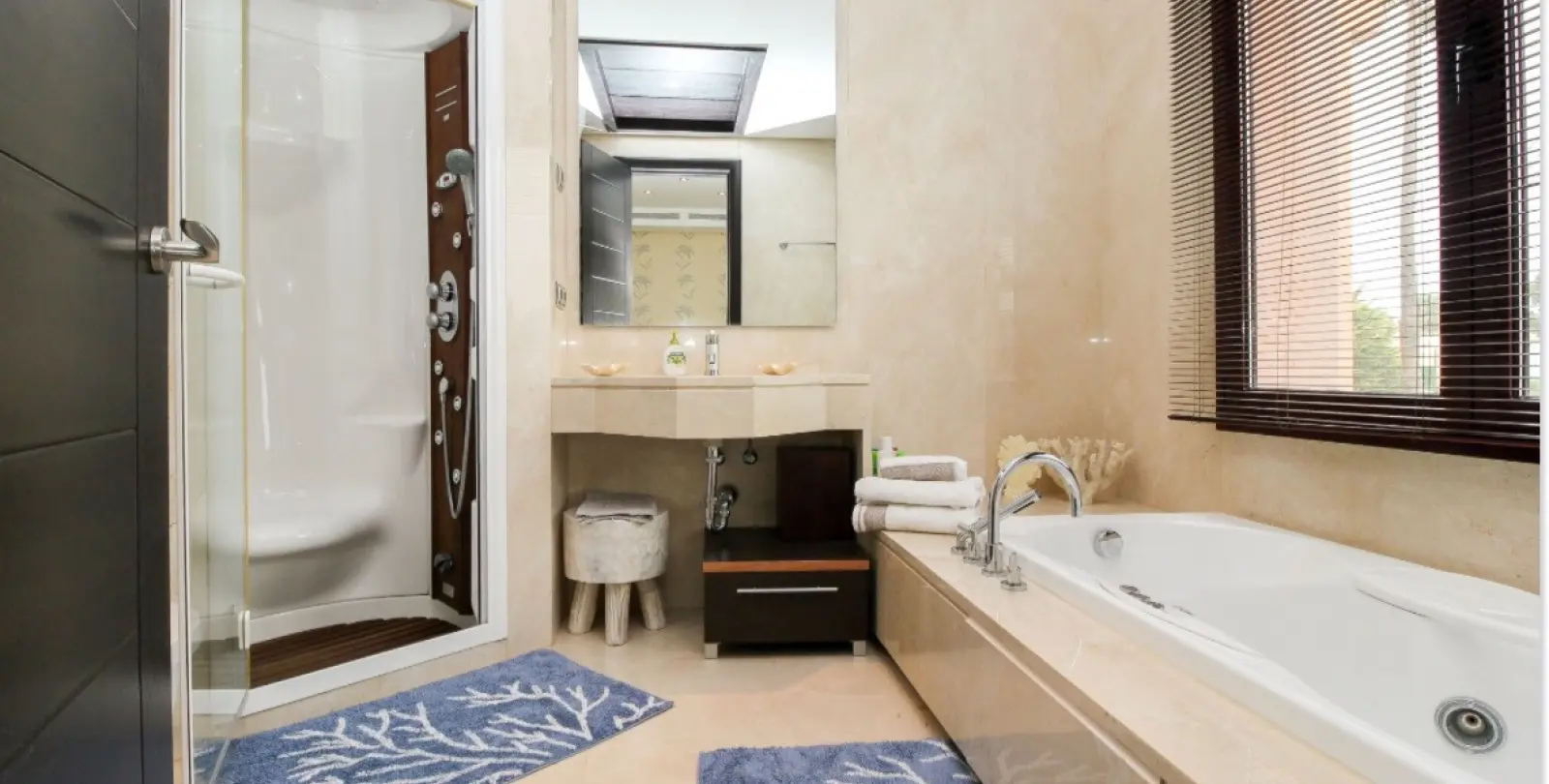 Alquiler a corto plazo de apartamento en planta media en Puerto Banús 22