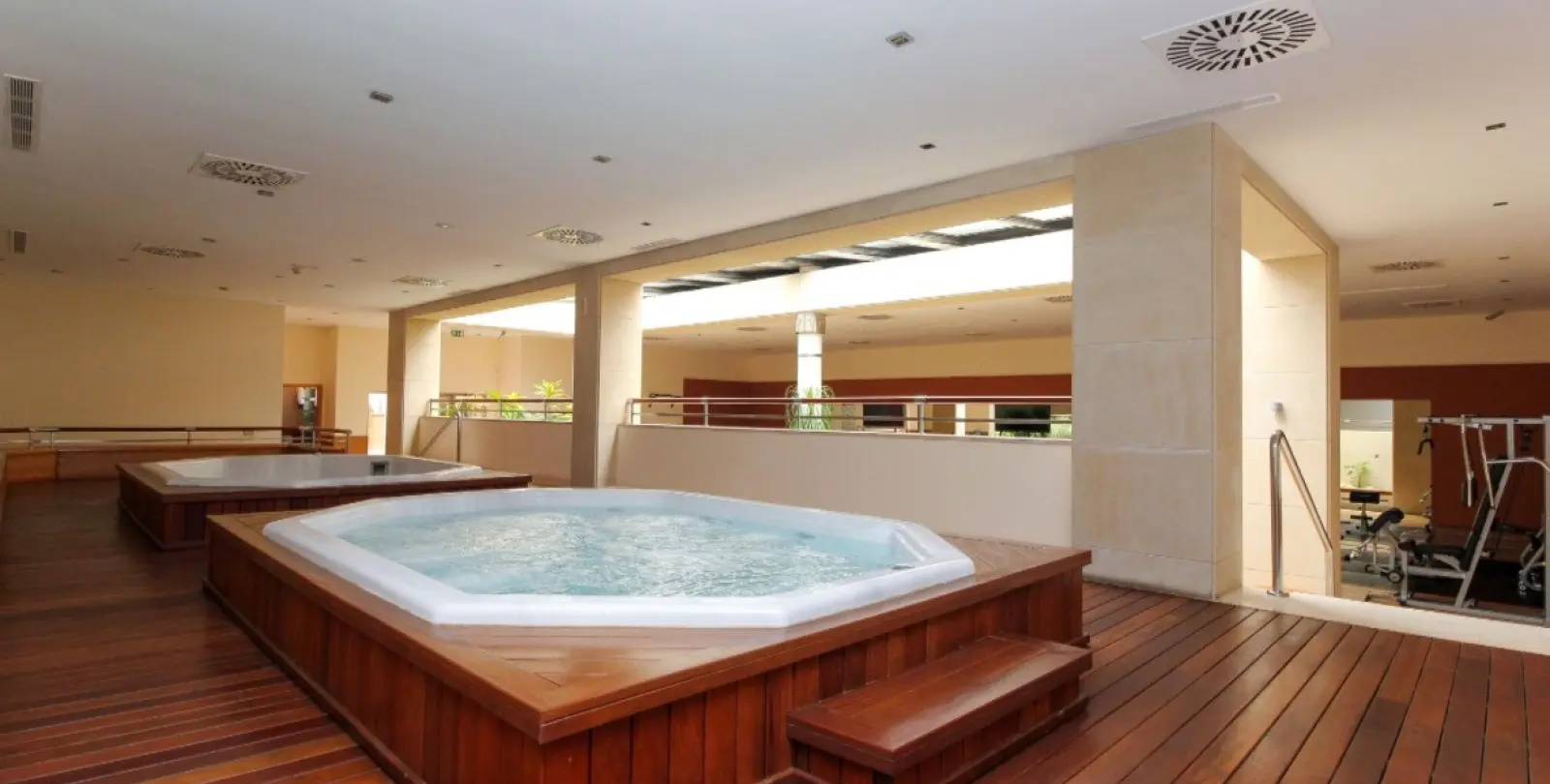 Alquiler a corto plazo de apartamento en planta media en Puerto Banús 24