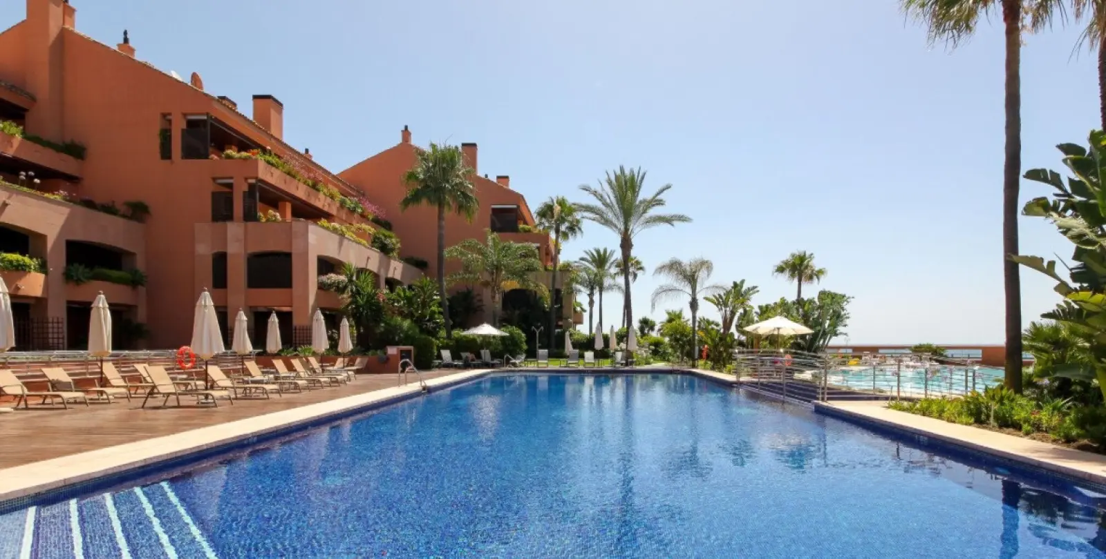 Alquiler a corto plazo de apartamento en planta media en Puerto Banús 25