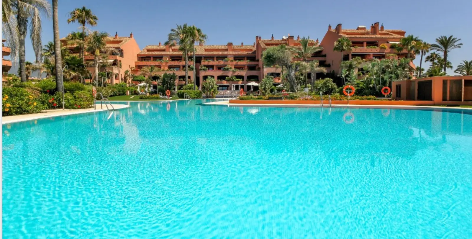 Alquiler a corto plazo de apartamento en planta media en Puerto Banús 26