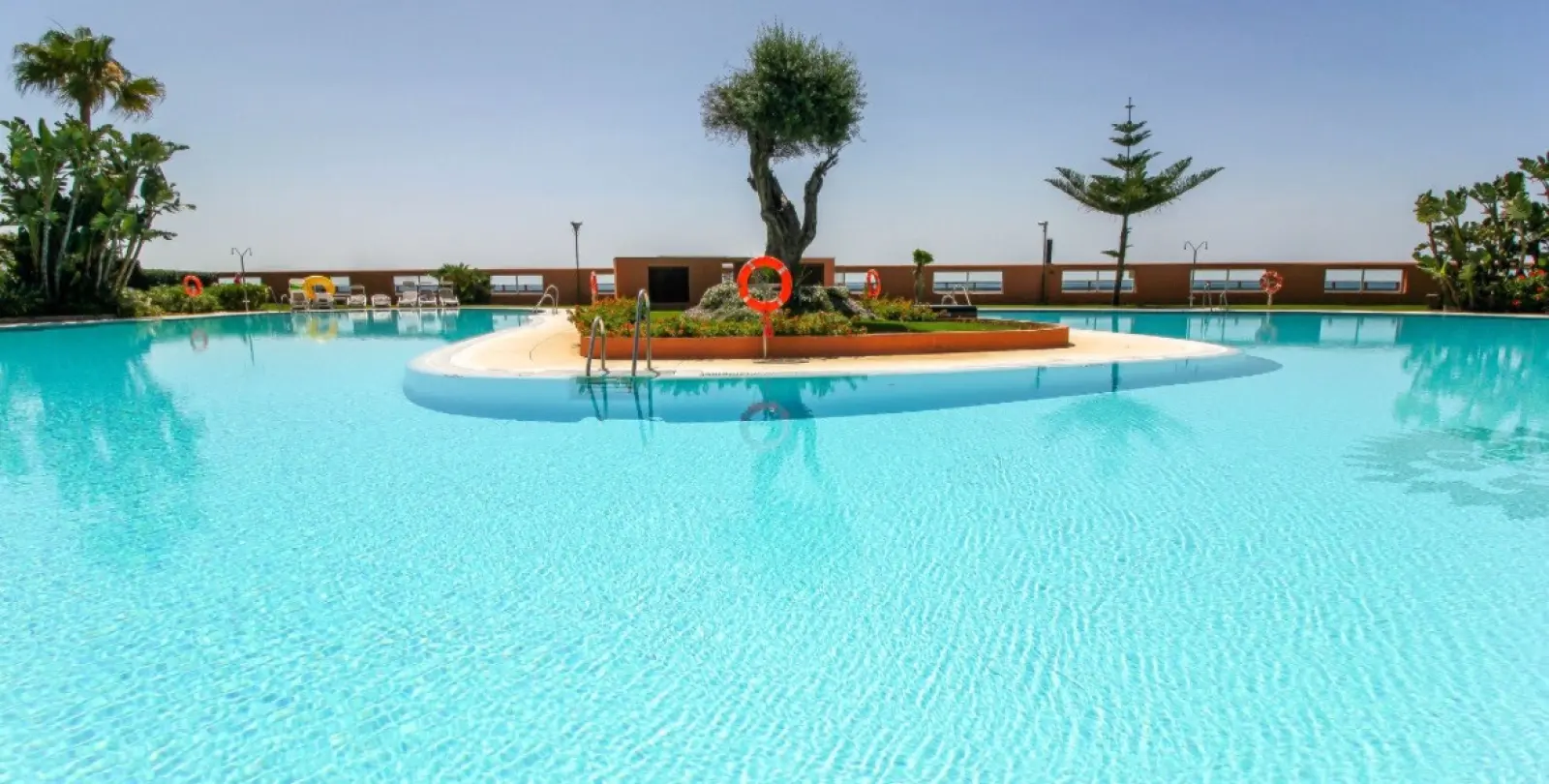 Alquiler a corto plazo de apartamento en planta media en Puerto Banús 27