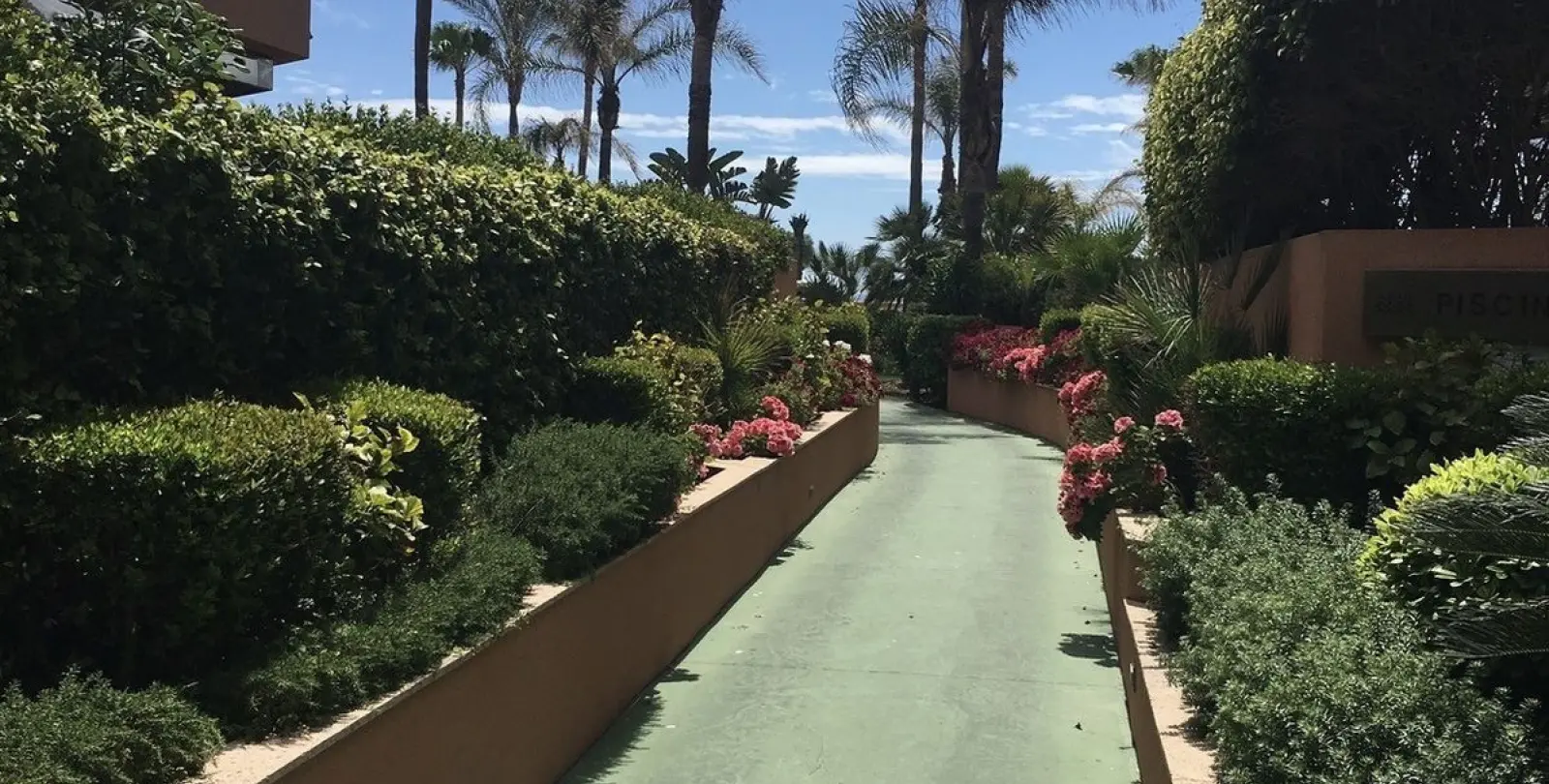 Alquiler a corto plazo de apartamento en planta media en Puerto Banús 33