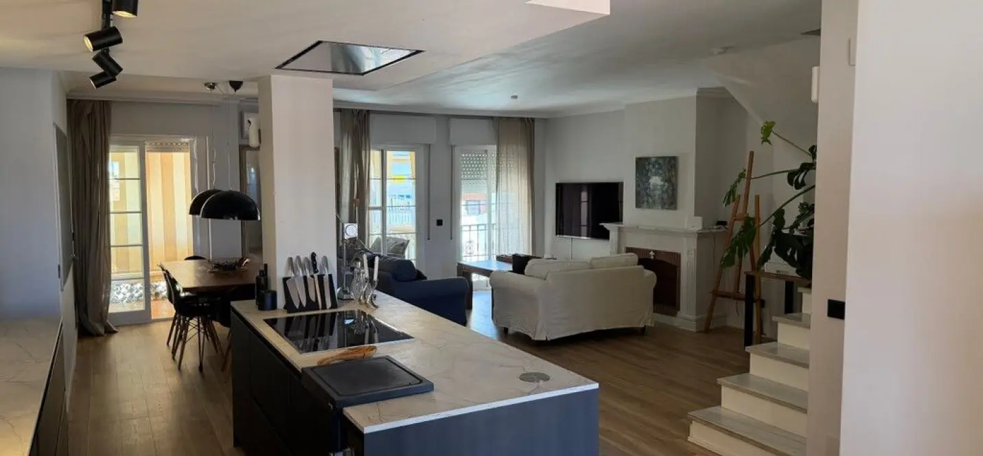 Sale of middle floor apartment in Fuengirola 0