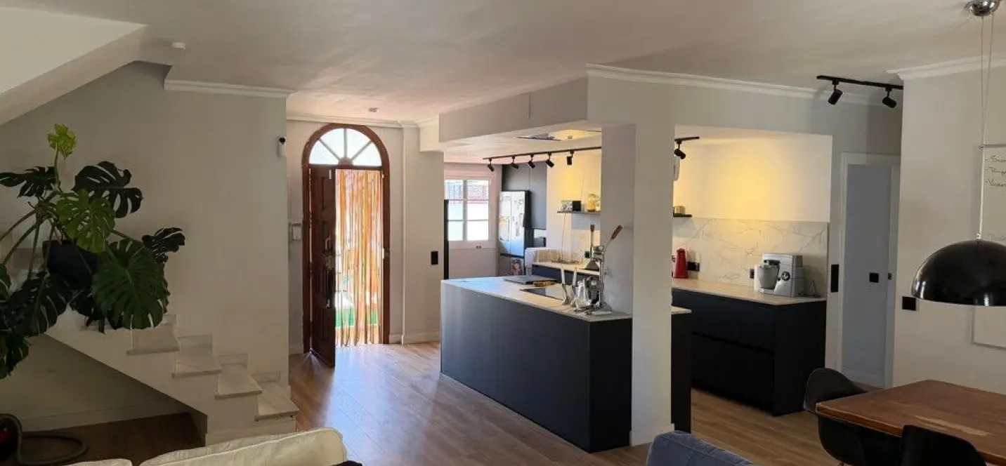 Sale of middle floor apartment in Fuengirola 2
