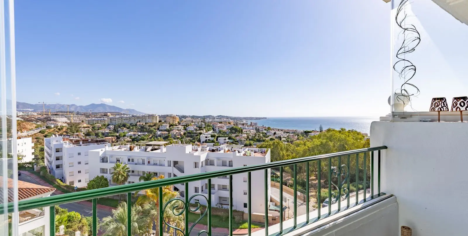 Sale of middle floor apartment in La Cala de Mijas 1
