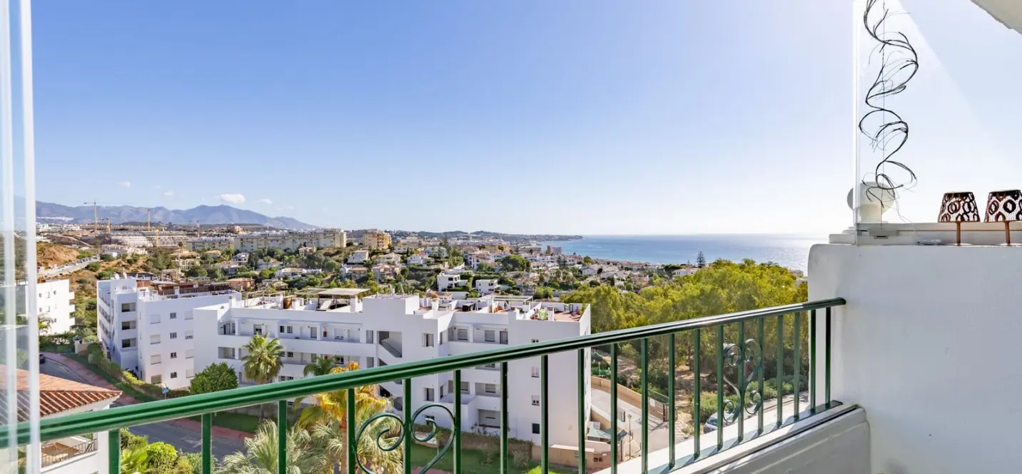 Sale of middle floor apartment in La Cala de Mijas 0