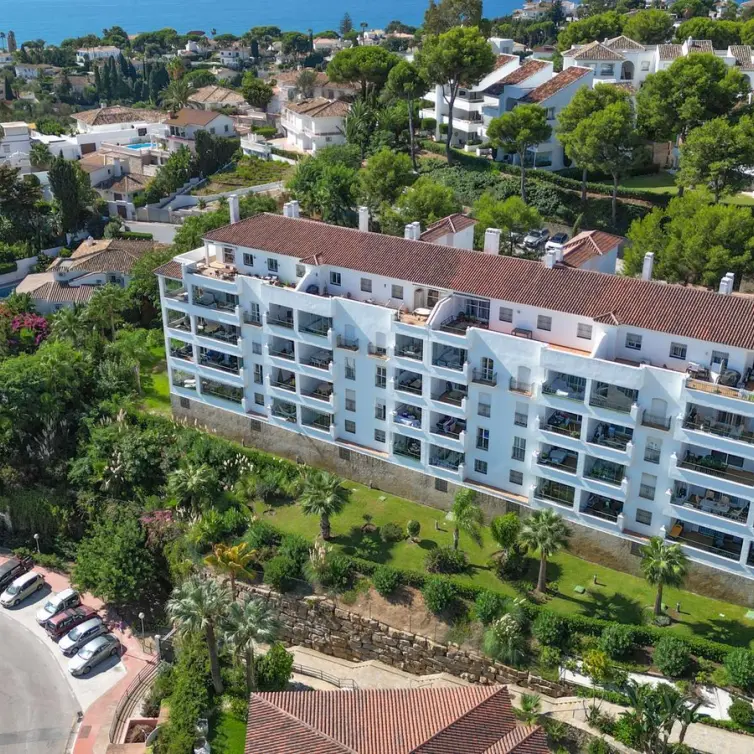 Sale of middle floor apartment in La Cala de Mijas