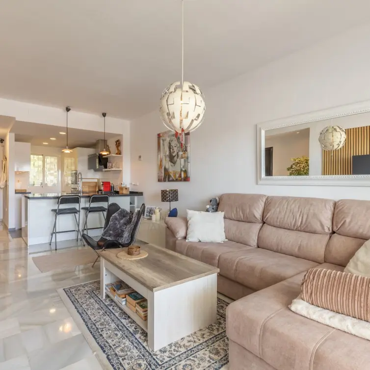 Sale of middle floor apartment in La Cala de Mijas