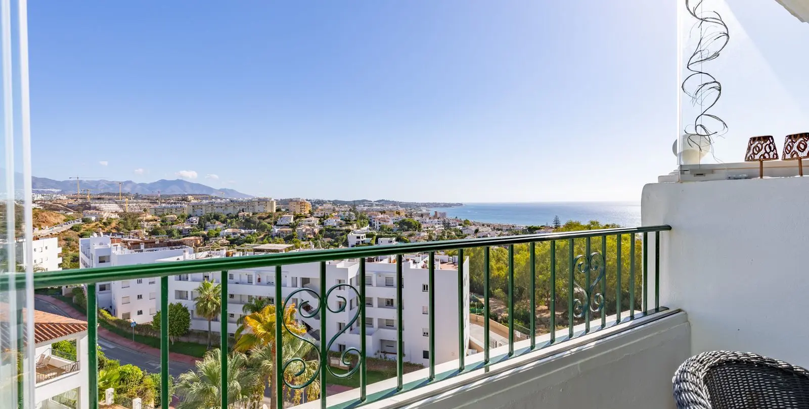 Sale of middle floor apartment in La Cala de Mijas 10