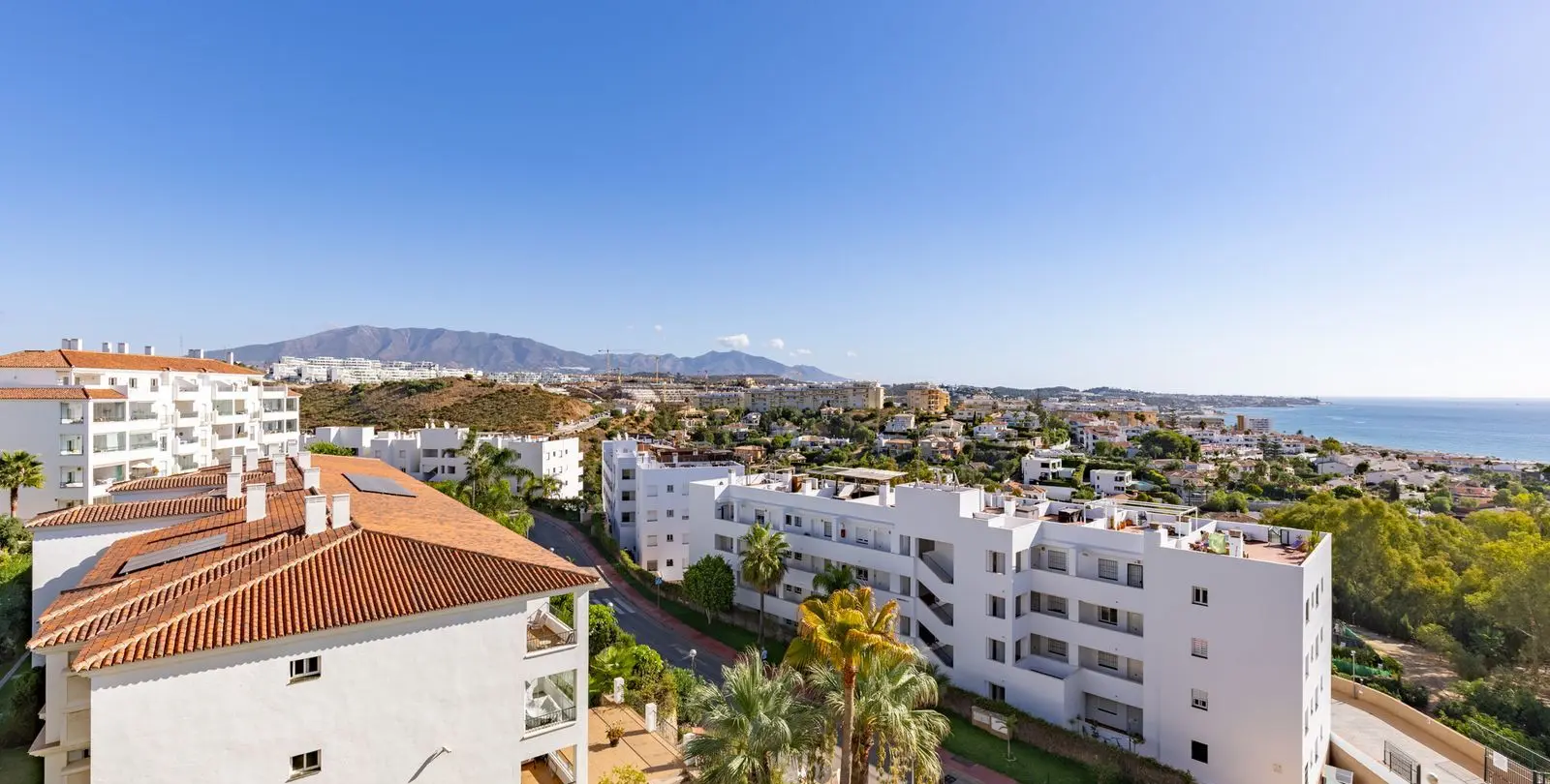 Sale of middle floor apartment in La Cala de Mijas 11