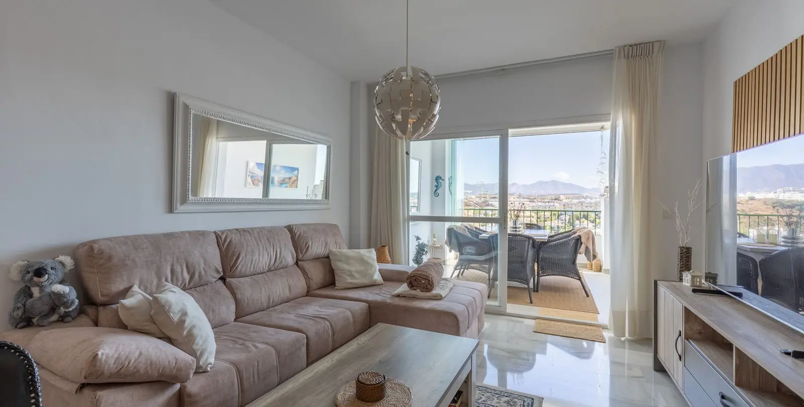 Sale of middle floor apartment in La Cala de Mijas 14
