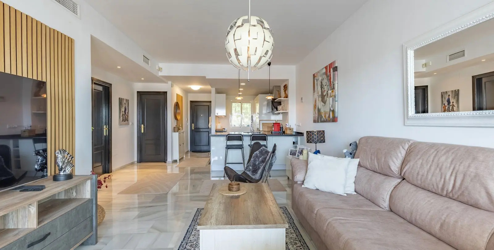 Sale of middle floor apartment in La Cala de Mijas 16