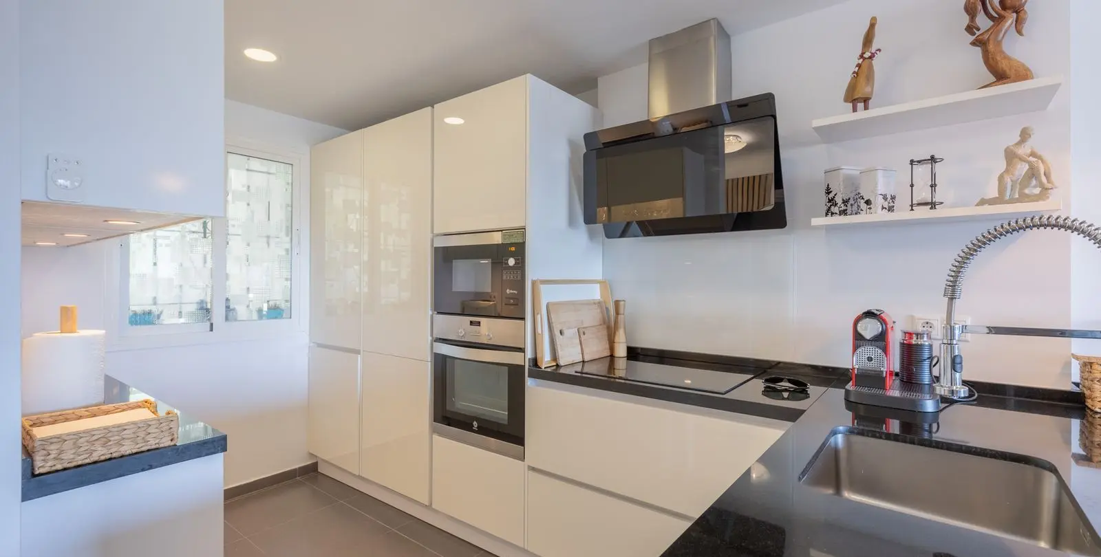 Sale of middle floor apartment in La Cala de Mijas 21