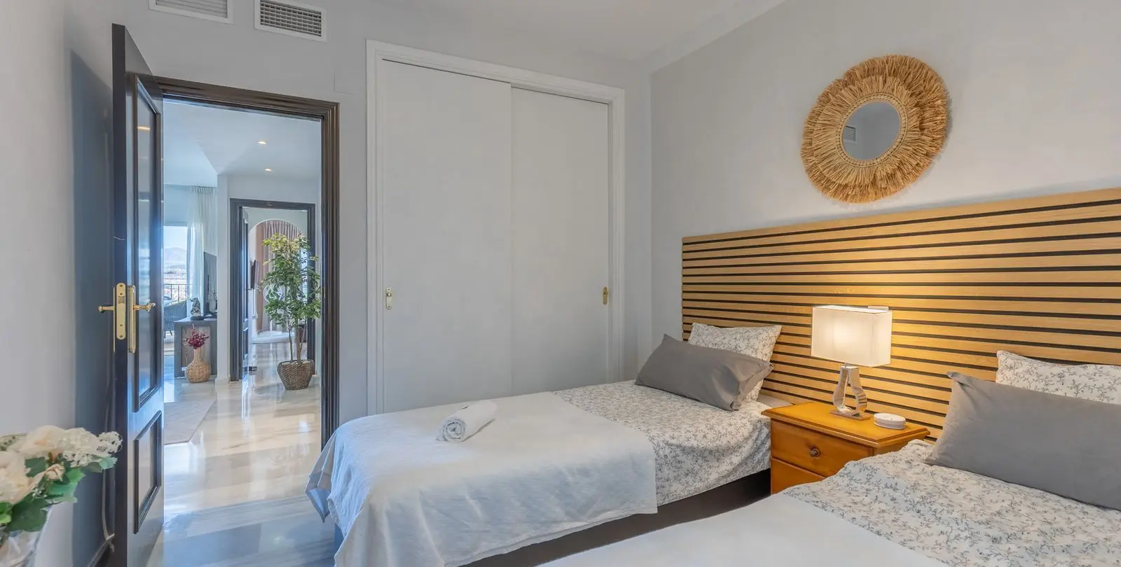 Sale of middle floor apartment in La Cala de Mijas 29