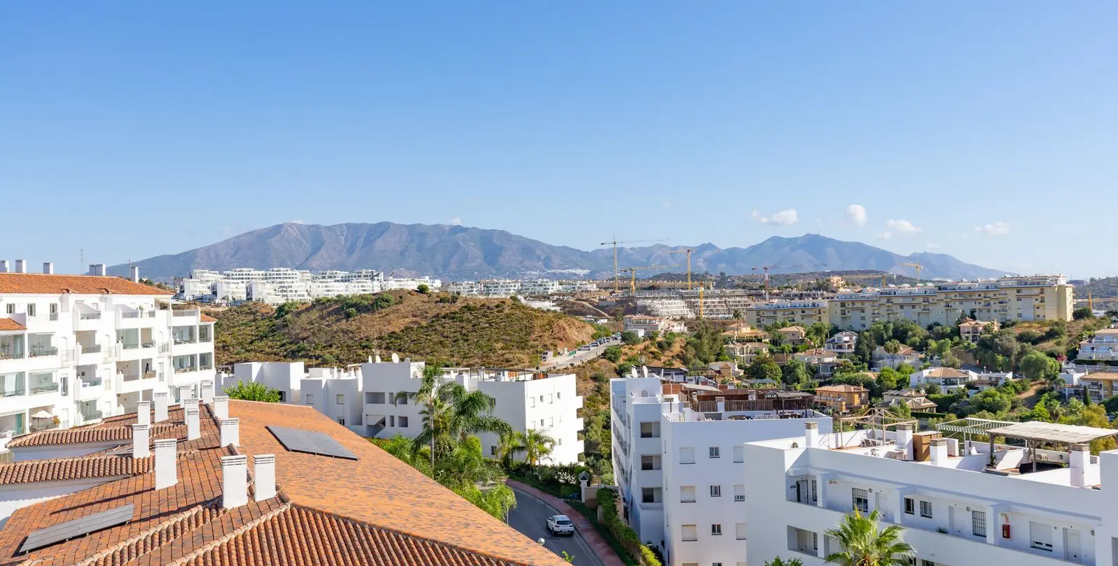 Sale of middle floor apartment in La Cala de Mijas 39