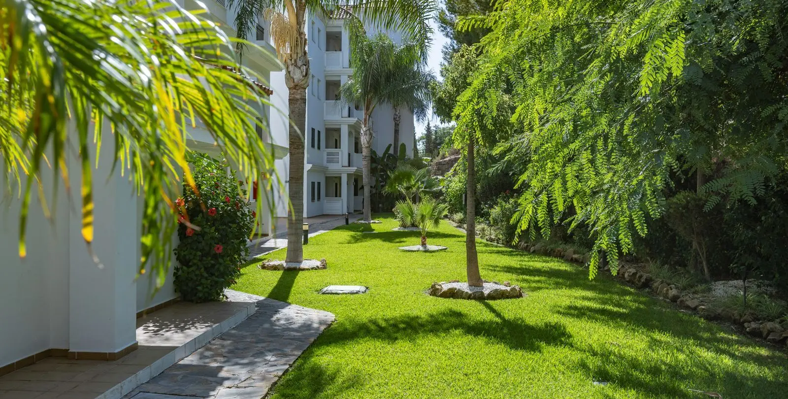 Sale of middle floor apartment in La Cala de Mijas 44